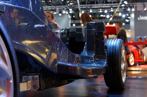 -_13_-_ITALIAN_automotive_engineering_-_Alfa_Romeo_4C_chassis_-_monocoque_carbon_fiber_-_aluminum_platform_(architecture)_DxO_04