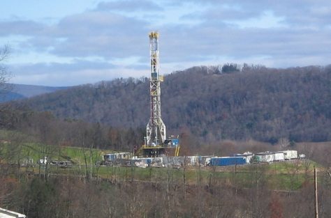 1024px-Marcellus_Shale_Gas_Drilling_Tower_1_crop